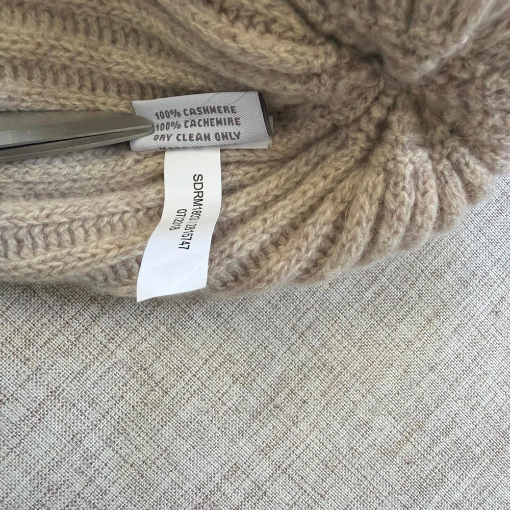 Restoration Hardware 100% Cashmere Pom Pom baby infant hat unisex - Picture 4 of 5